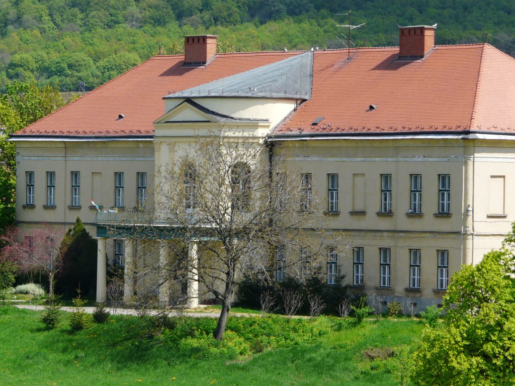 Andrássy-kastély, Monok