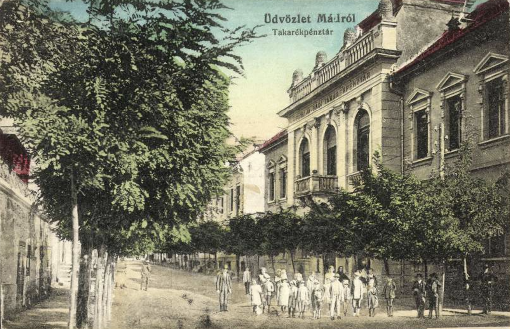 A Mádi Kúria épülete régi képeslapon